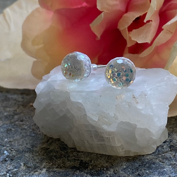 ๐Sale ๐2 for $10 NWOT these are cool faceted white sparkle post earrings - Picture 4 of 8
